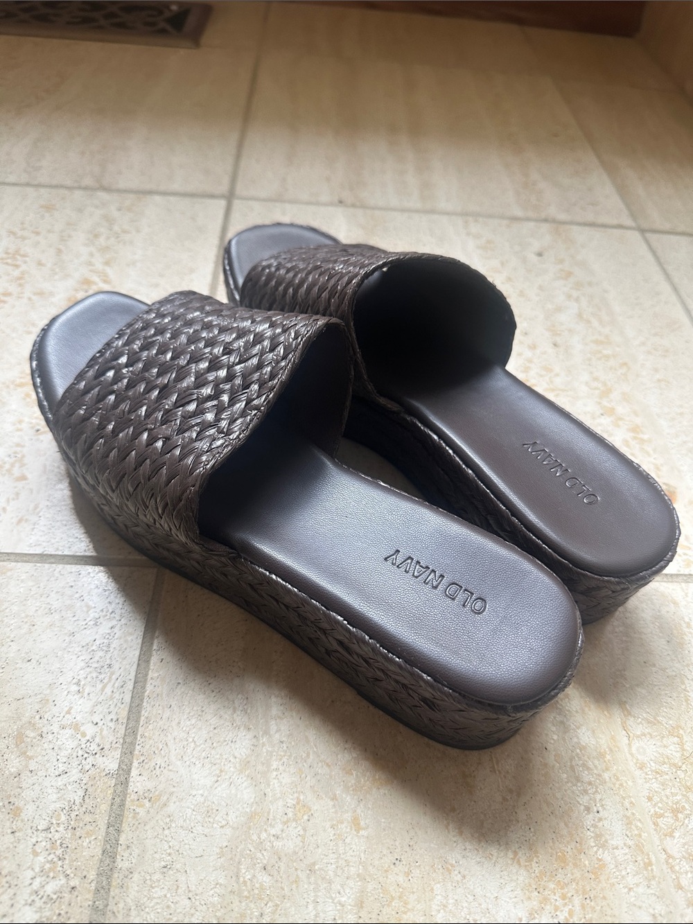 Old Navy brown woven sandals